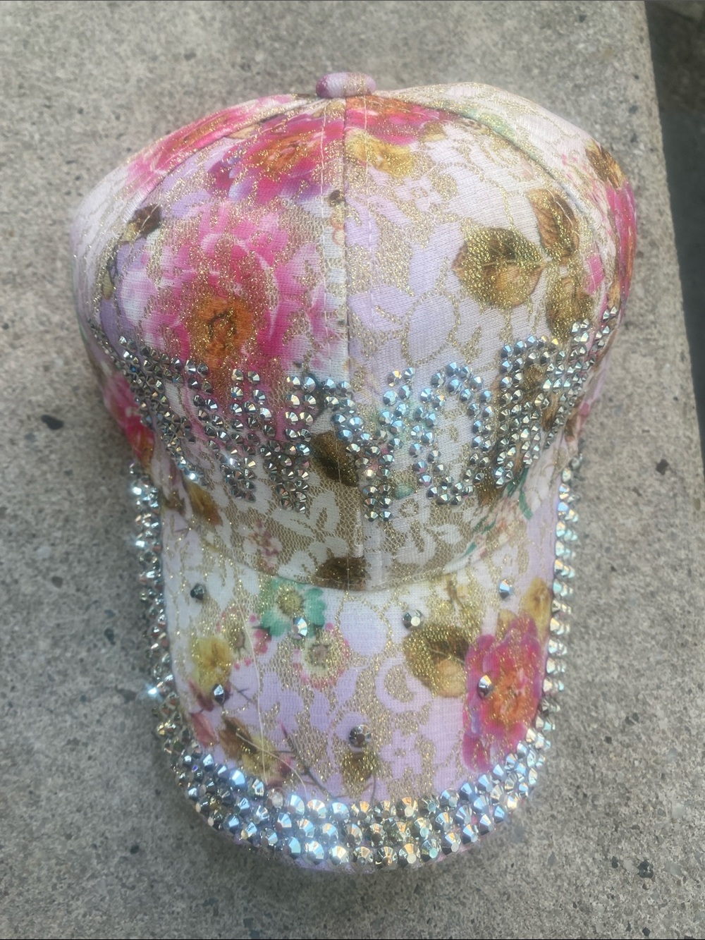 Fashionable NYC floral hat with sparkles…